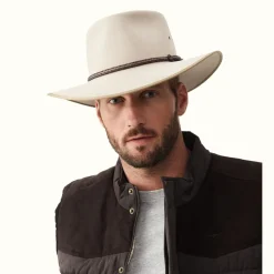 Men R.M. Williams Akubra cattleman hat